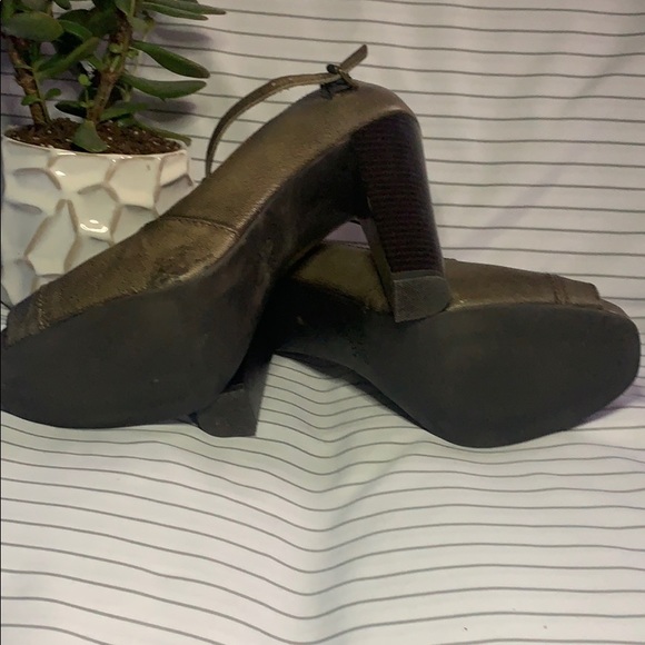 Simply Vera Wang Rosella T-Strap Pumps in Taupe - Picture 3 of 4